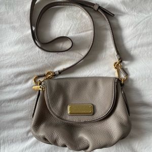 Marc Jacobs Natasha Q crossbody bag in grey/taupe